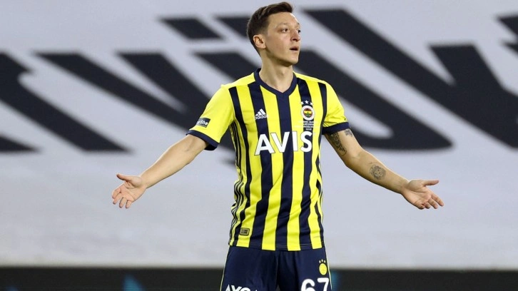 Fenerbahçe Mesut Özil ile yolları ayırdı