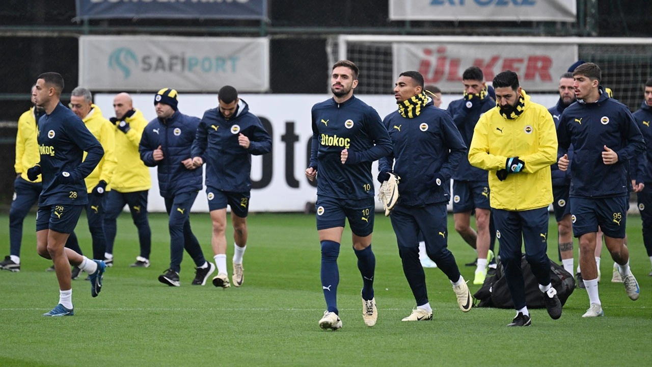 Fenerbahçe'nin Slavia Prag maçının kamp kadrosu belli oldu 5 eksik