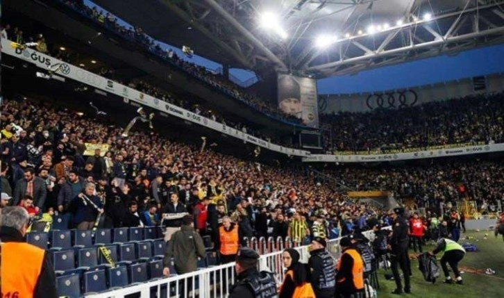 Fenerbahçe tribünlerinde 'Yönetim istifa' sesleri!