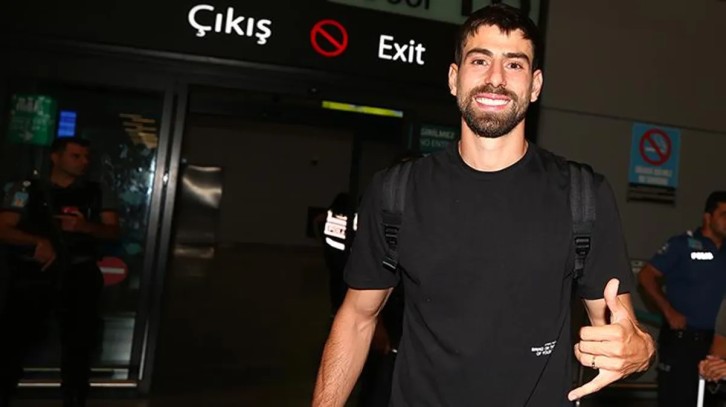 Fenerbahçe'nin yeni transferi Luan Peres, İstanbul'a geldi