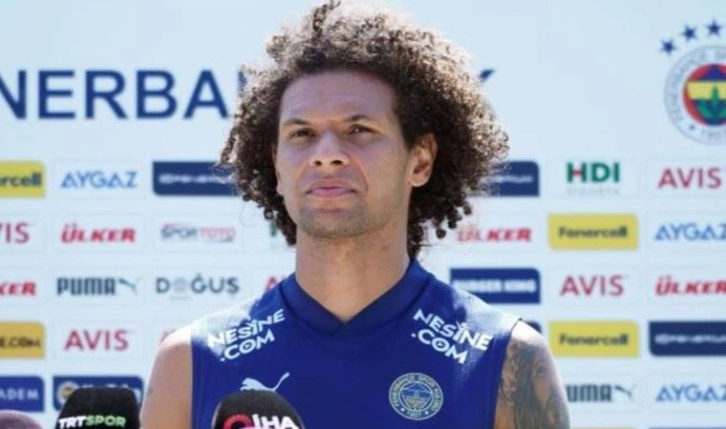 Fenerbahçe'nin yeni transferi Willian Arao'nun üstüne reklam panosu düştü