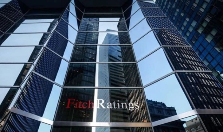 Fitch, ABD'nin kredi notu görünümünü negatiften durağana revize etti