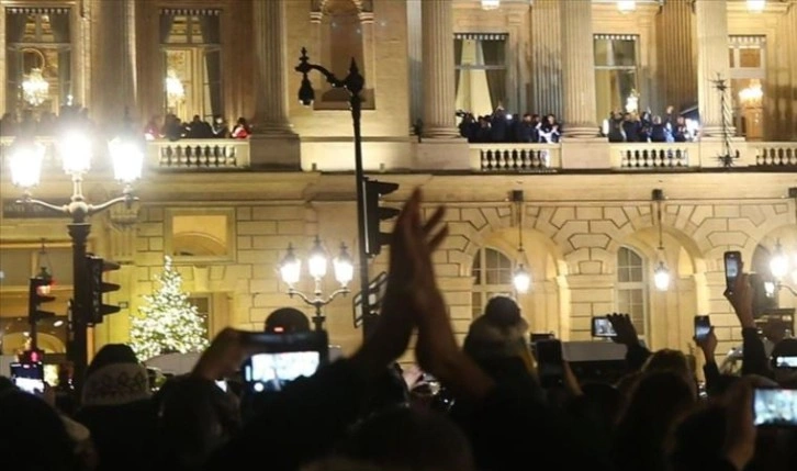 Fransa Milli Takımı'nı Paris'te yaklaşık 50 bin taraftar karşıladı