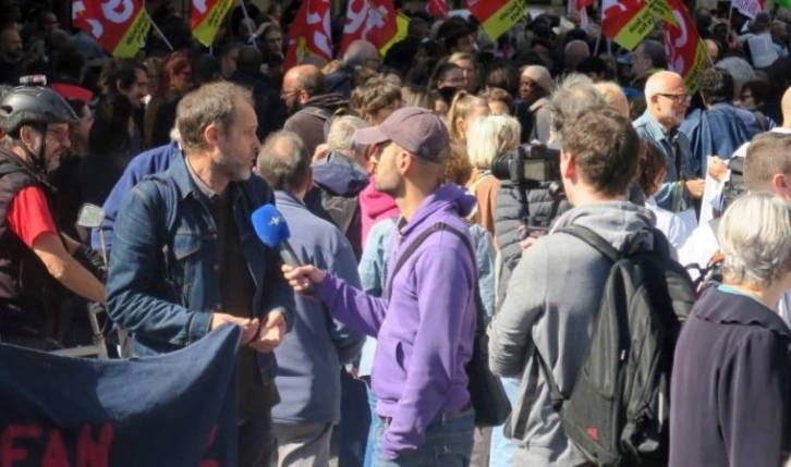 Fransa'da sağlık çalışanlarından protesto