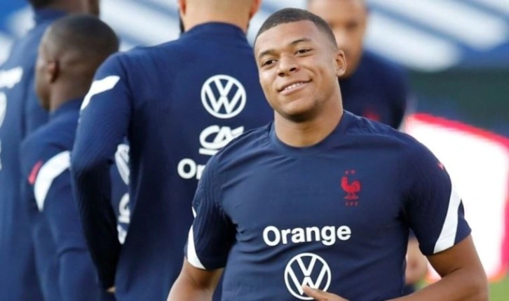 Fransız futbolcu Kylian Mbappe'den depremzedeler destek