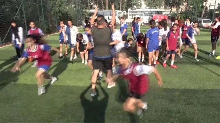 Futbol aşkına 200 kilometre yol gidiyorlar