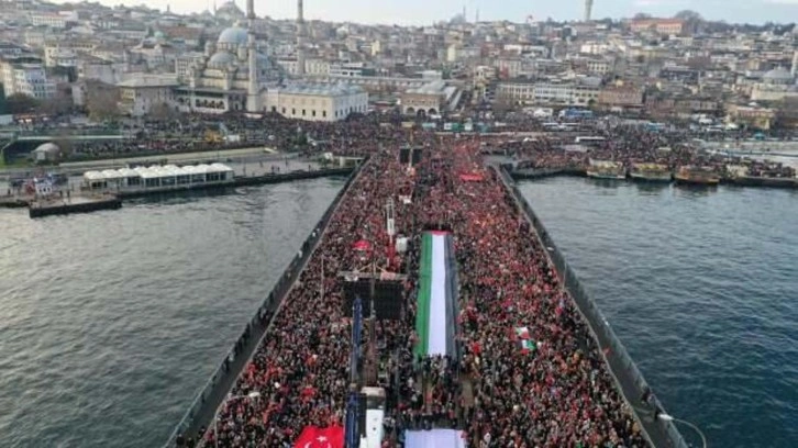 Galata’da 250 bin kişiden ‘Ebu Ubeyde’ sözü