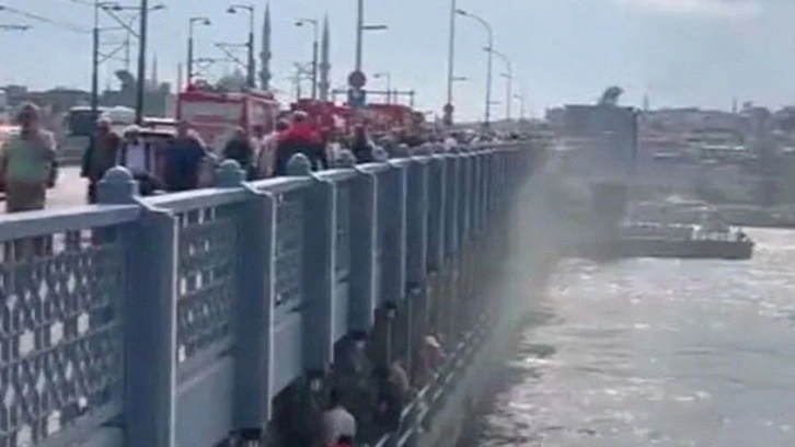 Galata Köprüsü'nde yangın paniği