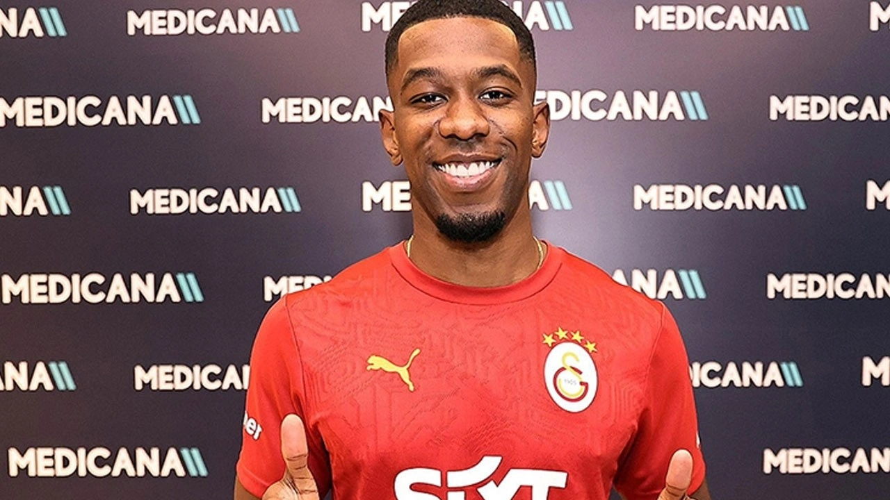 Galatasaray'da Carlos Cuesta takımla ilk antrenmanına çıktı