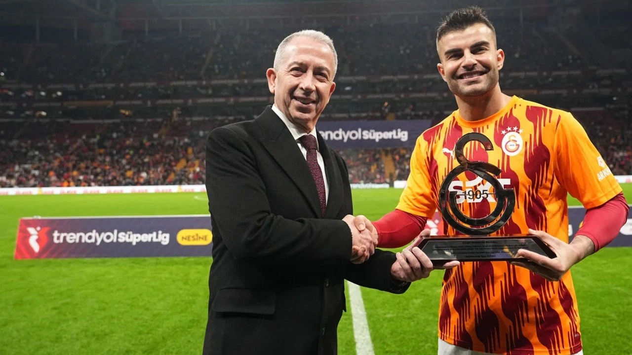 Galatasaray'dan Abdülkerim Bardakcı'ya plaket