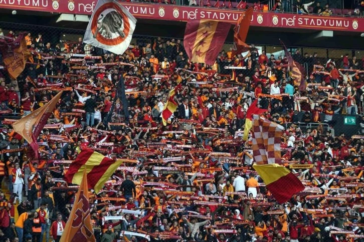 Galatasaray taraftarından kombine yenilemeye yoğun ilgi