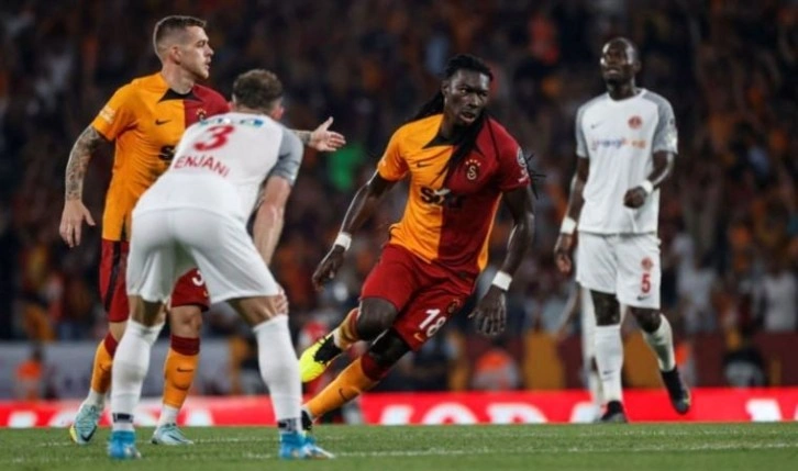 Galatasaraylı futbolcu Bafetimbi Gomis'ten şok karar