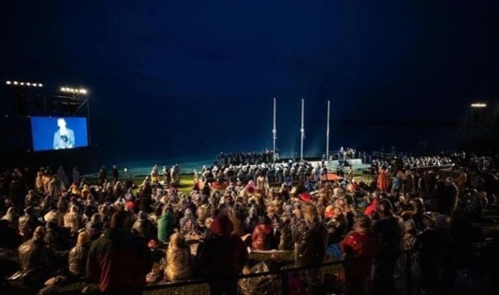 Gallipoli commemoration: Hundreds of Australians, New Zealanders attend dawn service in Türkiye