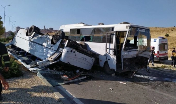 Gaziantep'te işçi servisleri çarpıştı: 3’ü ağır 22 yaralı