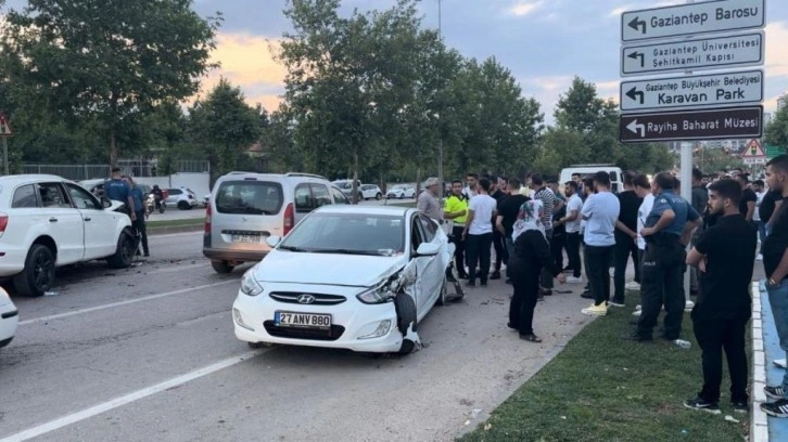 Gaziantep’te zincirleme trafik kazası: 3’ü çocuk 7 yaralı