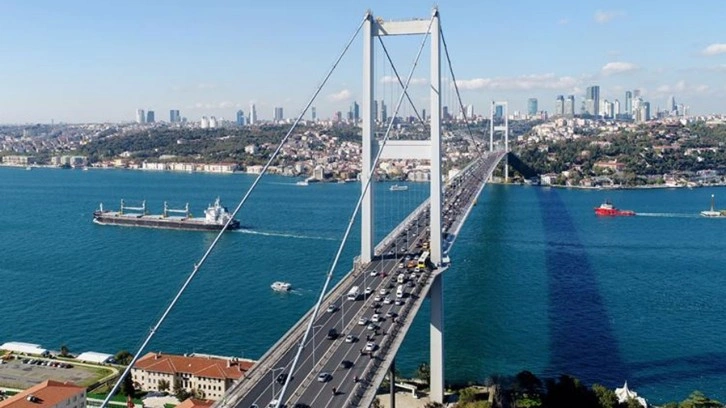 Gemi trafiğine kapatılan İstanbul Boğazı yeniden açıldı