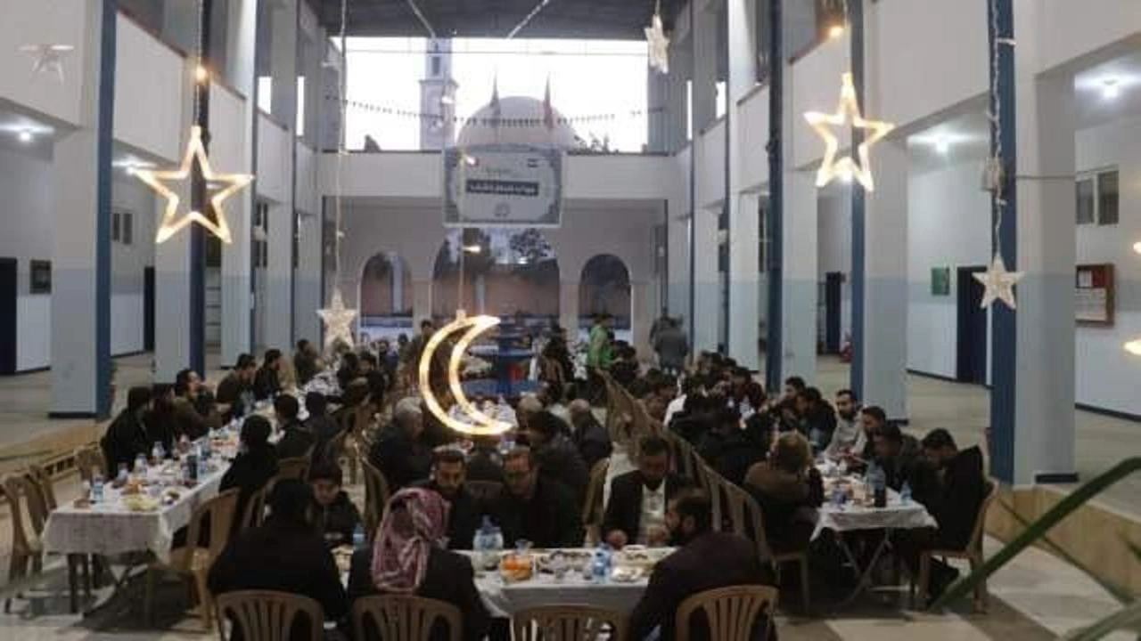 Genç İHH Suriye'de 7 bin öğrenciye iftar verdi