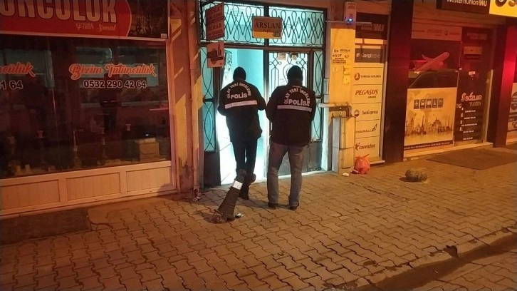 Genç kadın sevgilisini bıçaklayarak öldürdü!