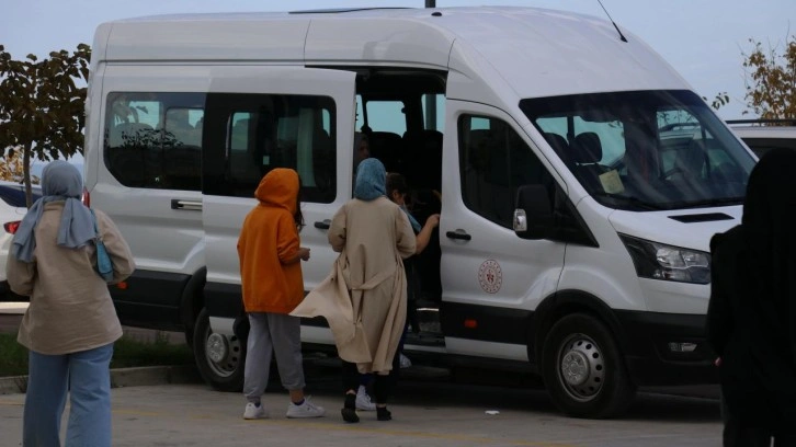 Gıda zehirlenmesi şüphesiyle 140 üniversite öğrencisi hastanelere kaldırıldı