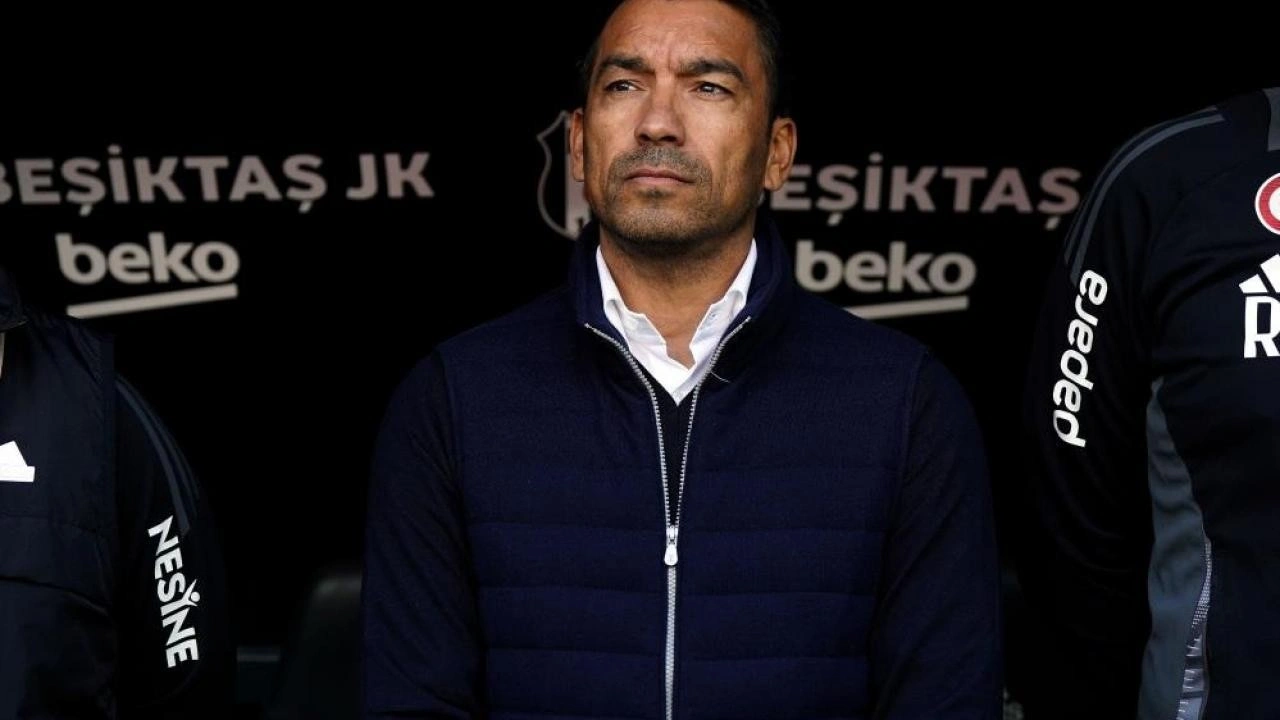 Giovanni van Bronckhorst'tan 2 değişiklik