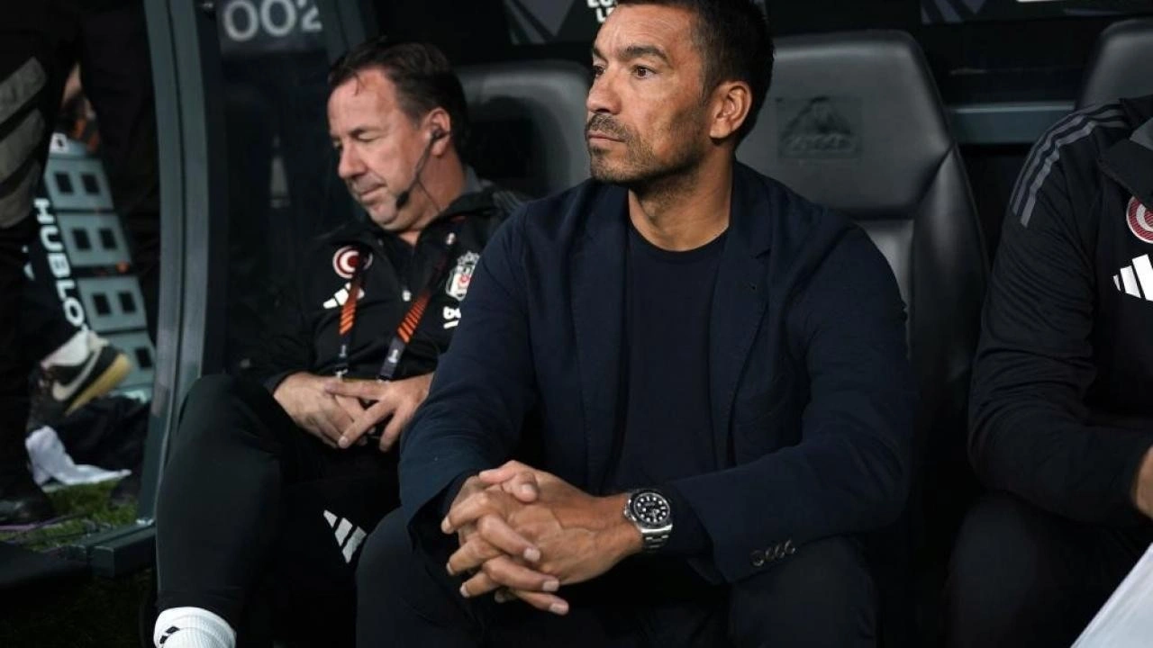 Giovanni van Bronckhorst'tan 3 farklı isme forma şansı!