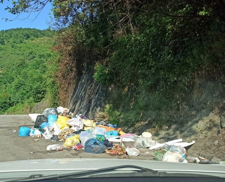 Giresun'u Çöp Seli Aldı