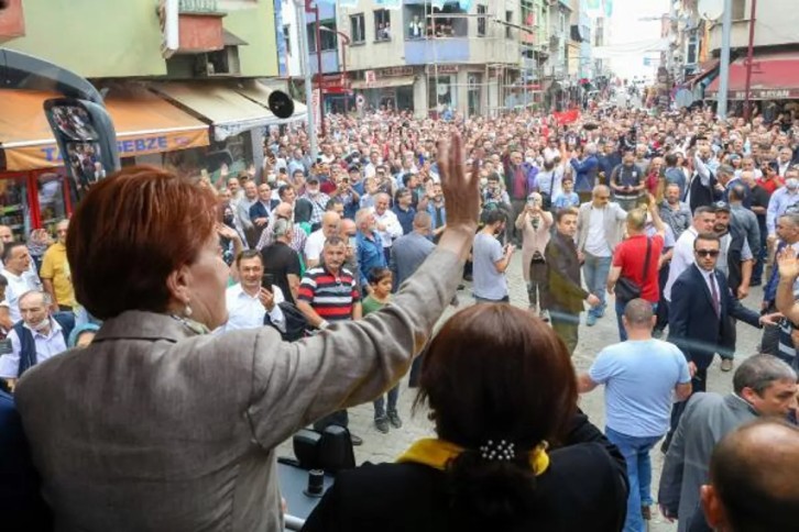 Giresun'da esnafı ziyaret eden Akşener'den fındık fiyatı önerisi: En az 74 lira olmalı