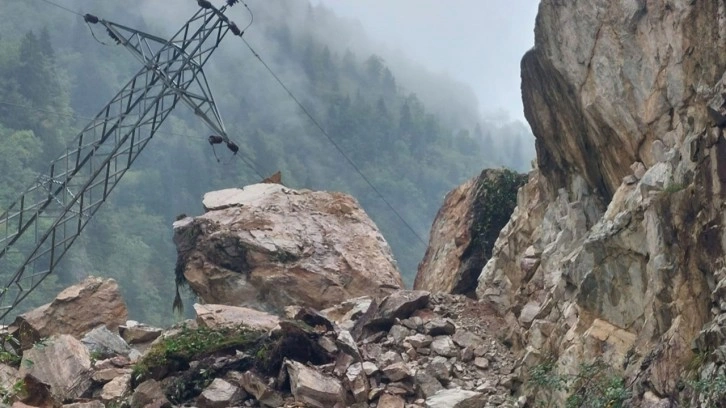 Giresun'da heyelan! Espiye-Ericek grup yolu ulaşıma kapandı!