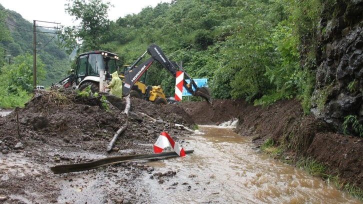 Giresun'da Yağlıdere-Alucra kara yolu ulaşıma kapandı