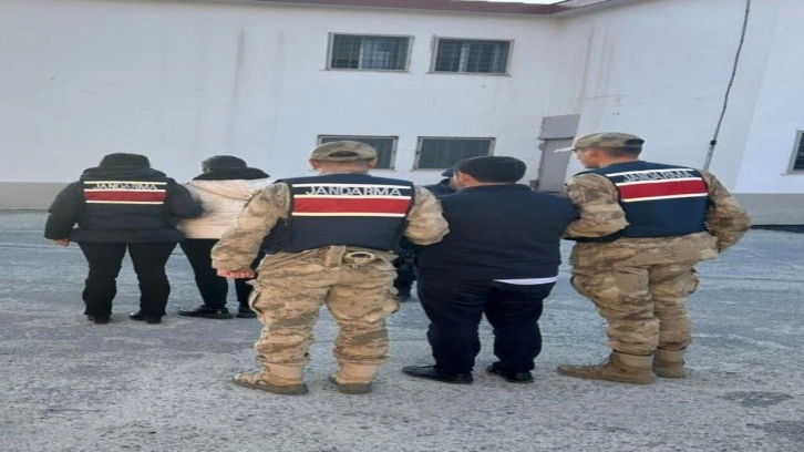 Göçmen kaçakçılarına operasyon: 2 zanlı tutuklandı