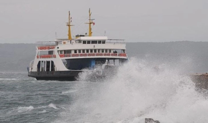 Gökçeada ve Bozcaada feribot seferlerine 'fırtına' engeli