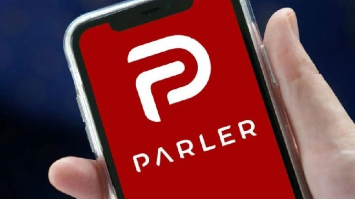 Google, Parler Uygulamasını Play Store’a Geri Getirdi