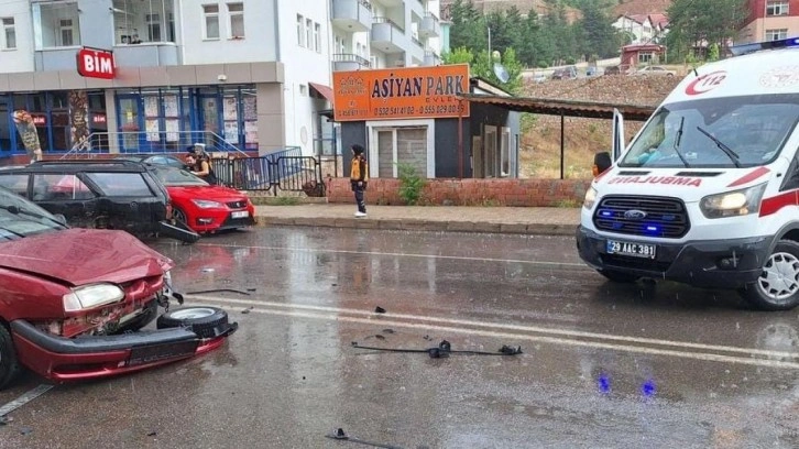 Gümüşhane'de zincirleme kaza: Sürücüler yara almadan kurtuldu