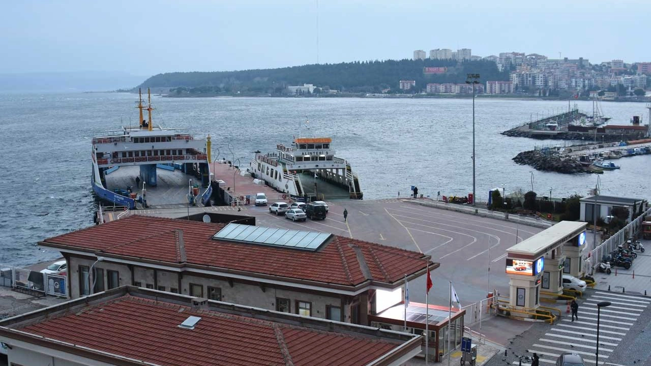 Güney Marmara'da feribot seferlerine fırtına engeli