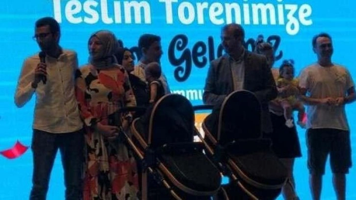 Güngören'de ilk kez anne olanlara bebek arabası hediye edildi