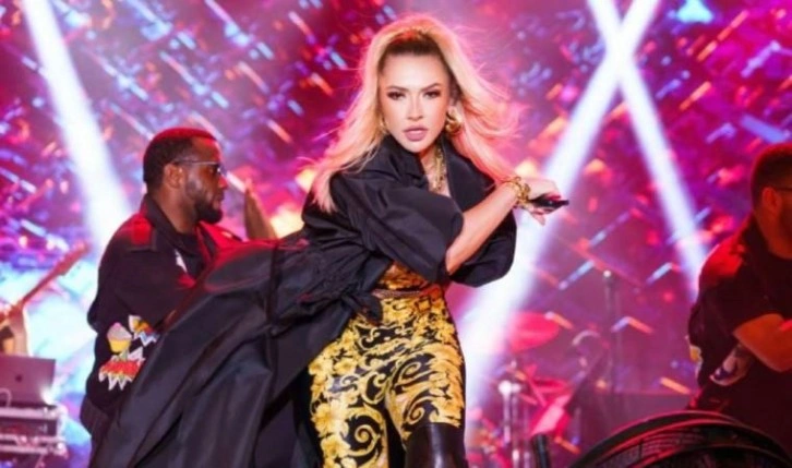 Hadise isyan etti: ‘1,5 senedir bir grup tarafından taciz, tehdit ediliyorum’