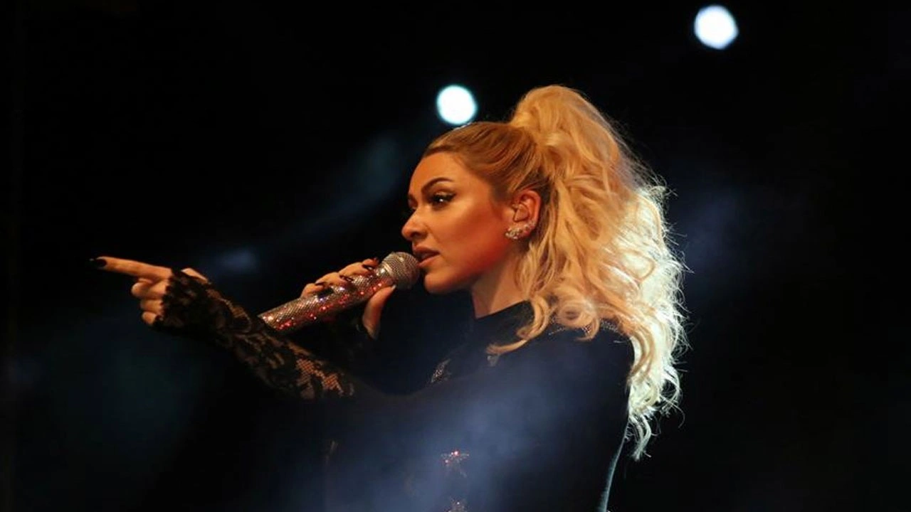 Hadise konserinde isyan etti: "Biz ne yaşıyoruz?"