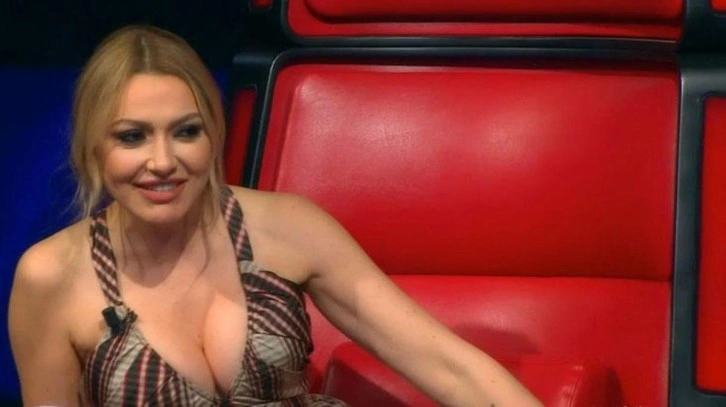 Hadise'nin ayna karşısında verdiği poz olay oldu, herkesin gözü parmağına kaydı