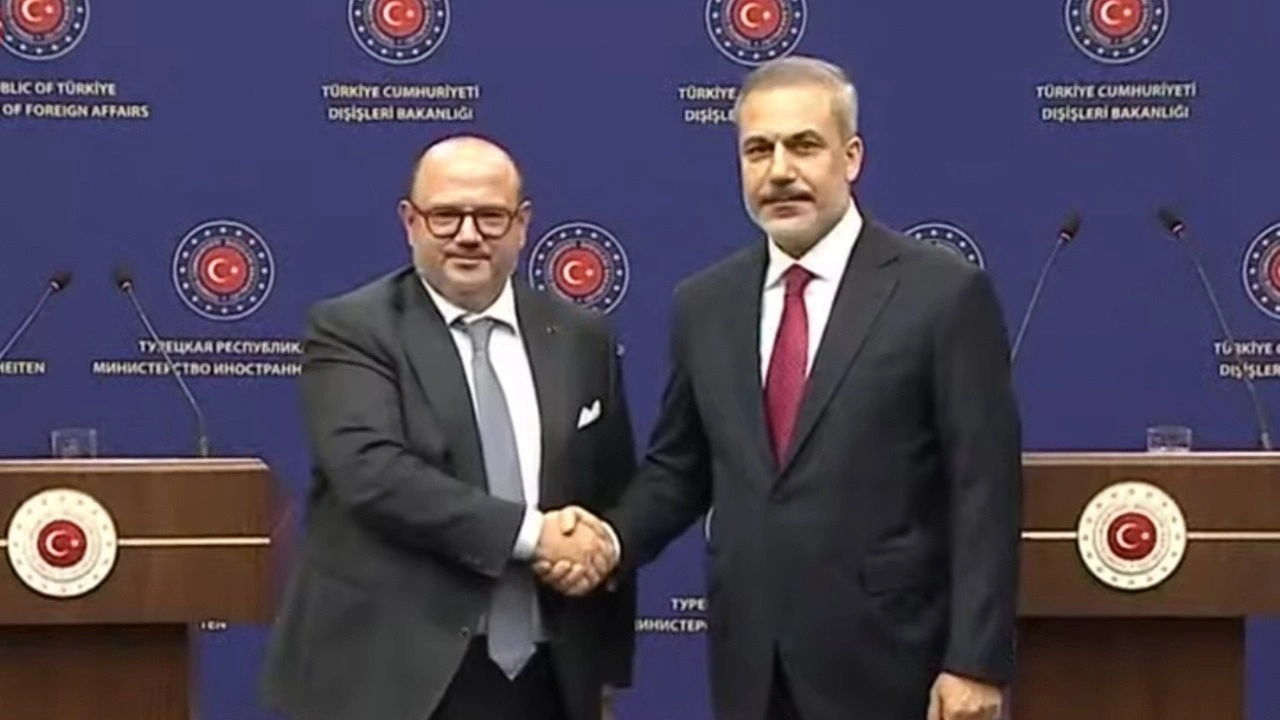 Hakan Fidan, basın toplantısında konuşuyor