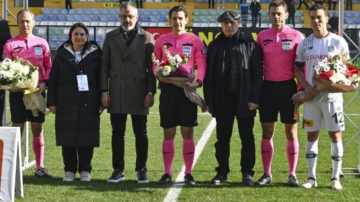 Hakem Halil Umut Meler sevgi gösterisiyle karşılandı