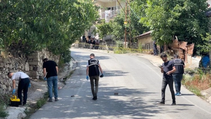 Hakkari'de bir kişi tartıştığı babasını öldürdü, kardeşini yaraladı