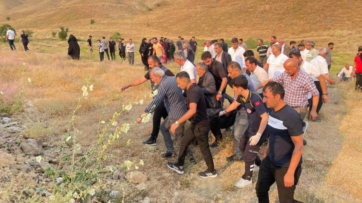 Hakkari'de otomobil takla attı: 2 ölü, 3 yaralı