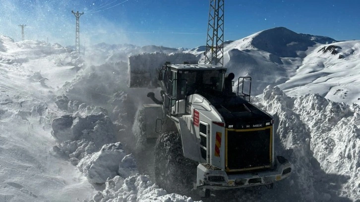 Hakkari’de 34 yerleşim yolu ulaşıma kapandı