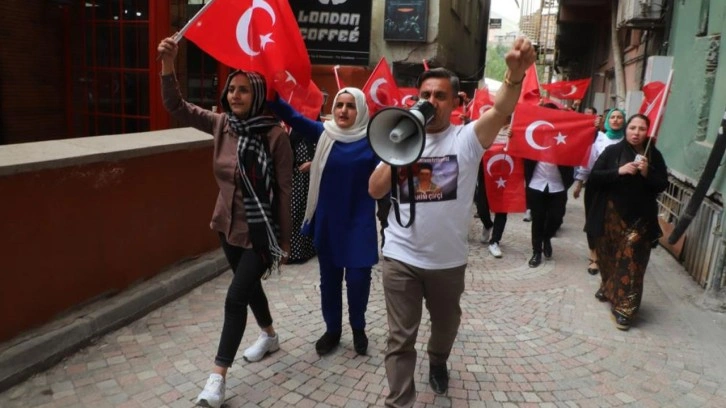 Hakkari’de annelerin evlat nöbeti devam ediyor