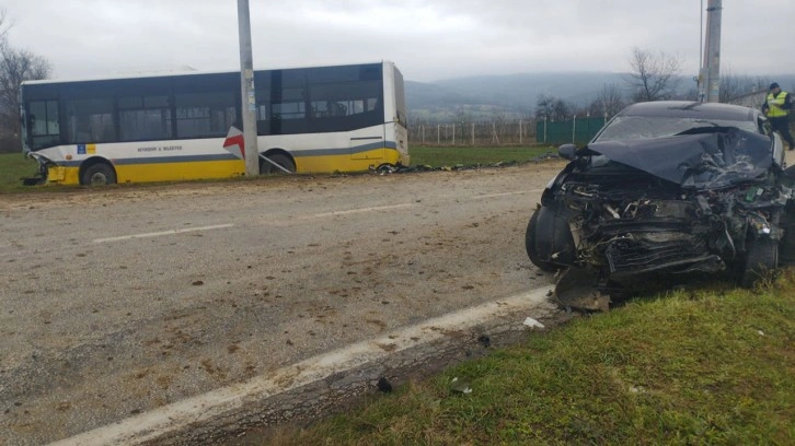 Halk otobüsüyle çarpışan otomobilin sürücüsü öldü