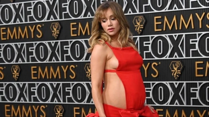 Hamile oyuncu Suki Waterhouse, dekoltesiyle Emmy Ödül Töreni'ne damga vurdu