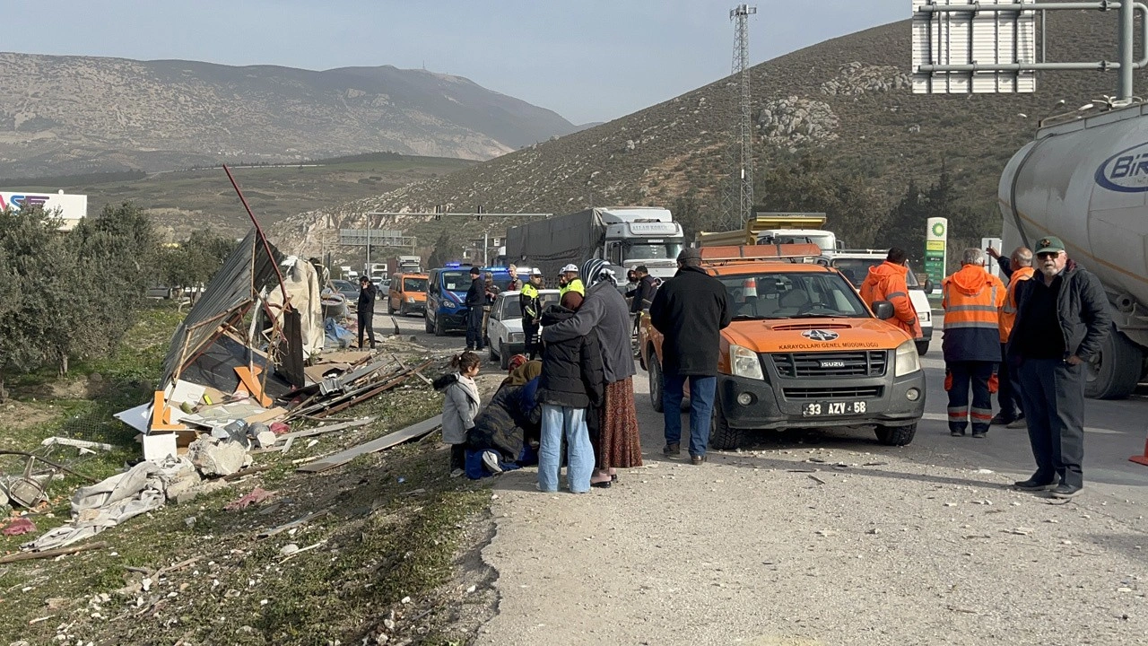 Hatay'da tırın sebze tezgahına çarptığı kazada 1 kişi öldü, 1 kişi yaralandı