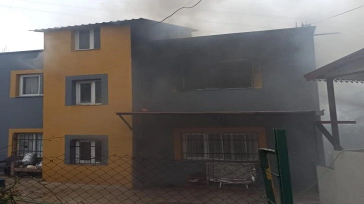 Hatay’da çıkan ev yangına itfaiye ekipleri tarafından söndürüldü