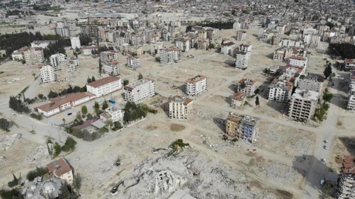 Hatay'da enkazlar kaldırılınca ortaya çıkan görüntü yürekleri dağladı