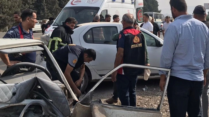 Hatay'da feci kaza! İki otomobil çarpıştı ölü ve yaralılar var